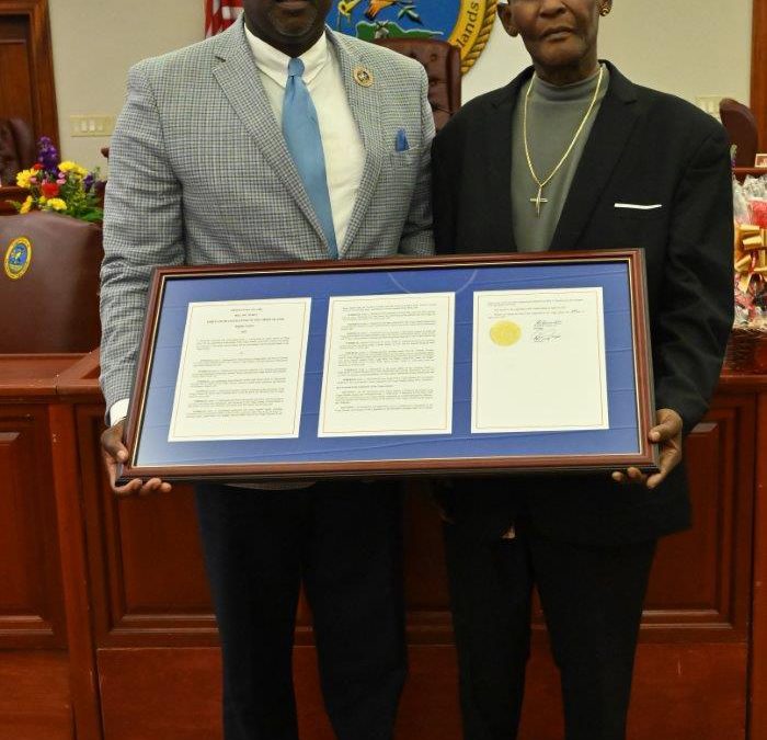 LAWMAKERS HONOR “PUPA KELLY” IN PERMA PLAQUE CEREMONY